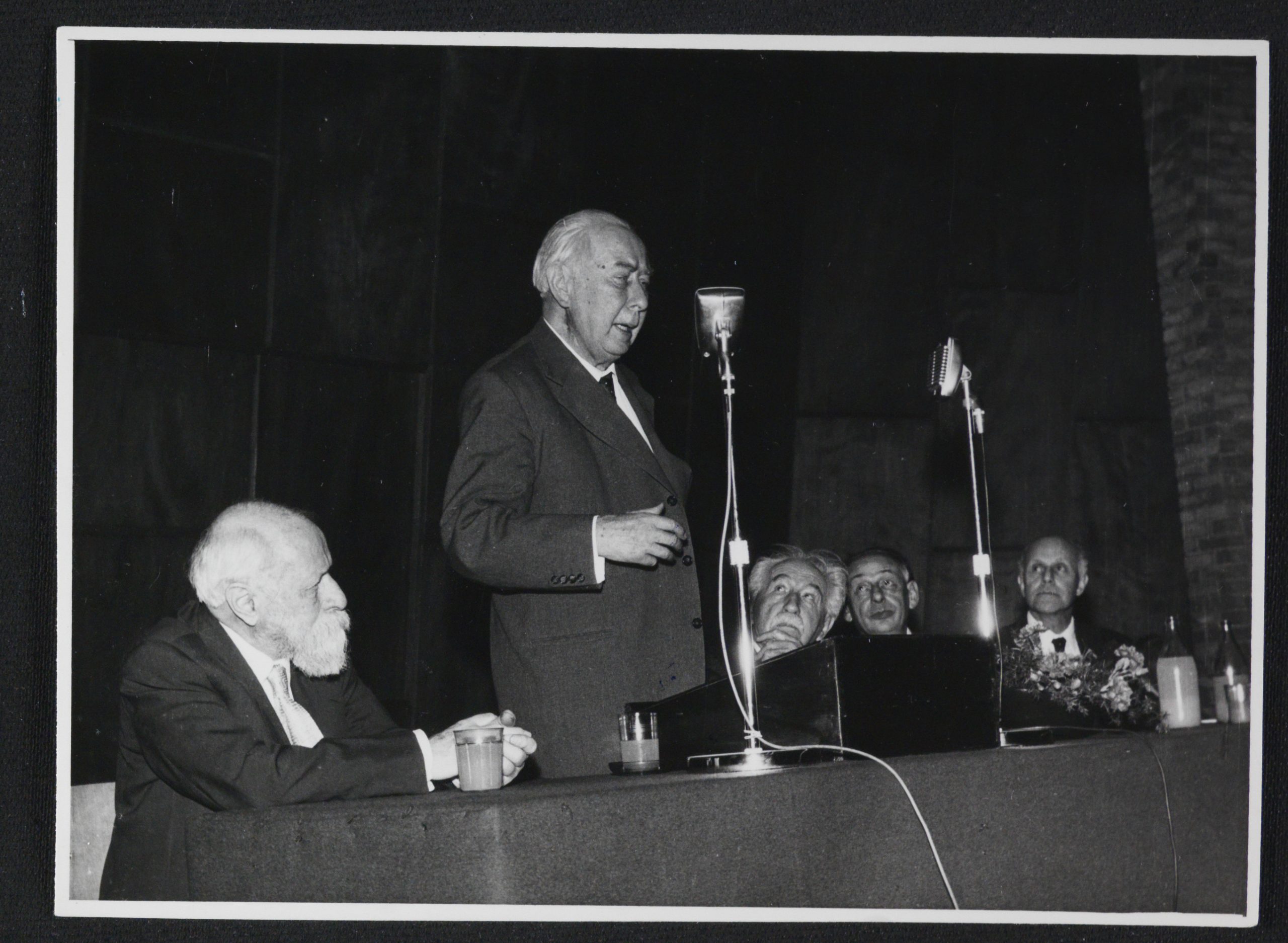 Theodor Heuss' Besuch an der Hebräischen Universität Jerusalem, 1960 (v.l.n.r. Martin Buber, Theodor Heuss, Hugo Bergmann, Gershom Scholem, Ernst Simon)